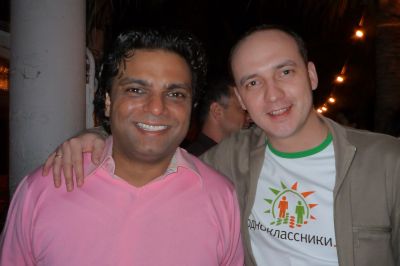Networking at iDate2009 Miami
